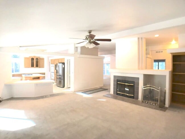 Building Photo - Jemez Mountains 3 bedroom with an open layout and large living areas and kitchen.