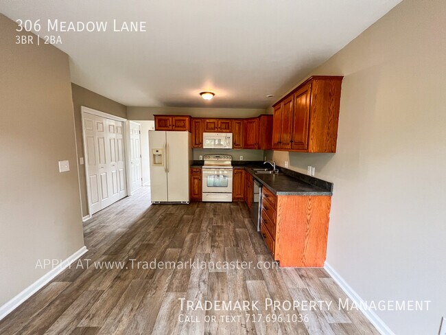 Building Photo - Spacious 3 Bedroom 2 Bath Town Home