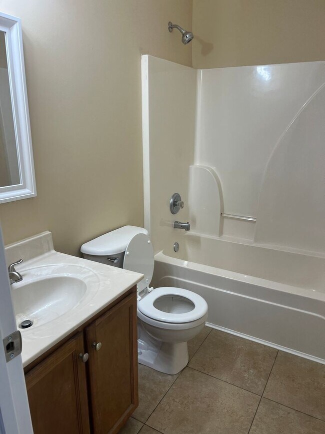 Building Photo - 3 bedroom 2 bath single family home for RENT!