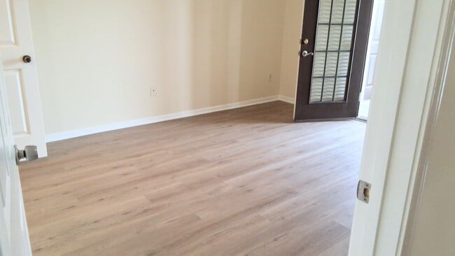 Building Photo - Beautiful WATER VIEW 3 bedroom, 2 bathroom...