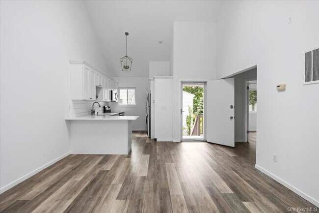 Building Photo - 220 Montauk Hwy