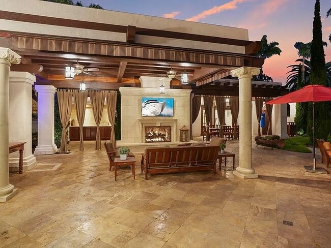 Building Photo - 16756 Los Morros