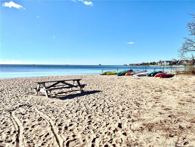 Building Photo - 106 Limewood Ave