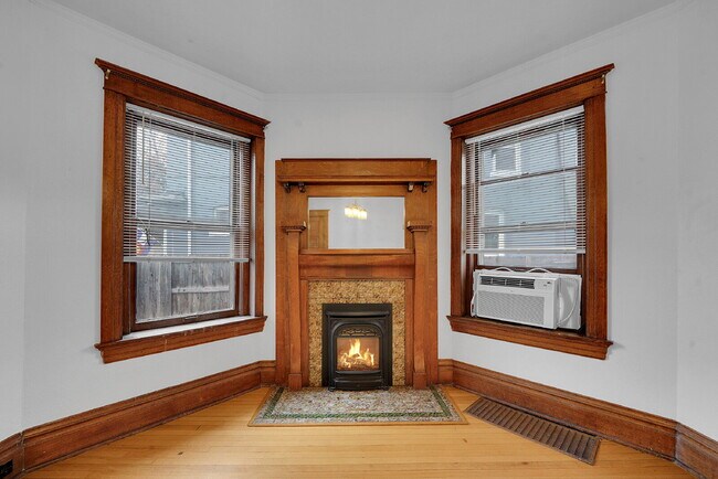 Building Photo - $1,995 - Charming 1 bed, 1 bath located in Denver with Bonus Flex Room!