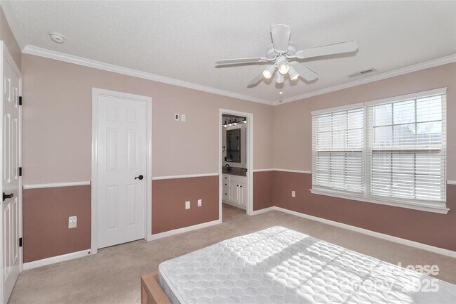 Building Photo - 9408 Meadowmont View Dr