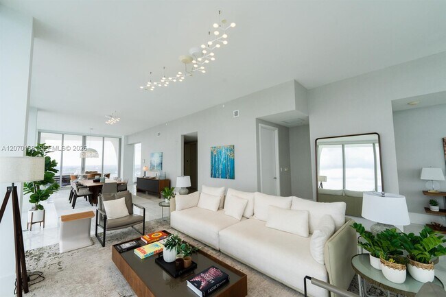 Building Photo - 16901 Collins Ave