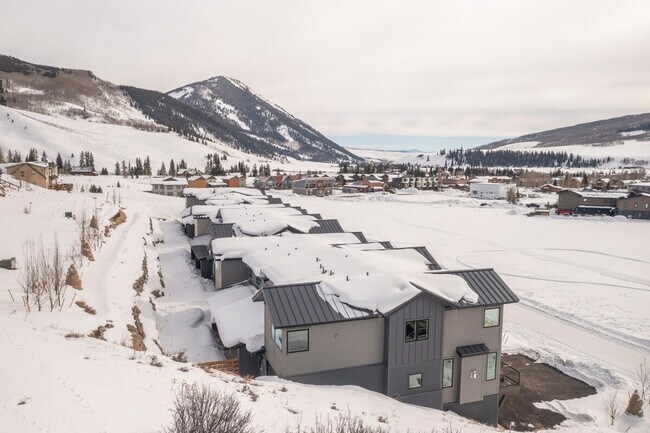 Building Photo - 85 Haverly St