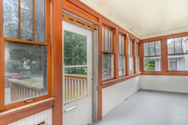 Building Photo - Charming 3 Bedroom | 1 Bathroom
