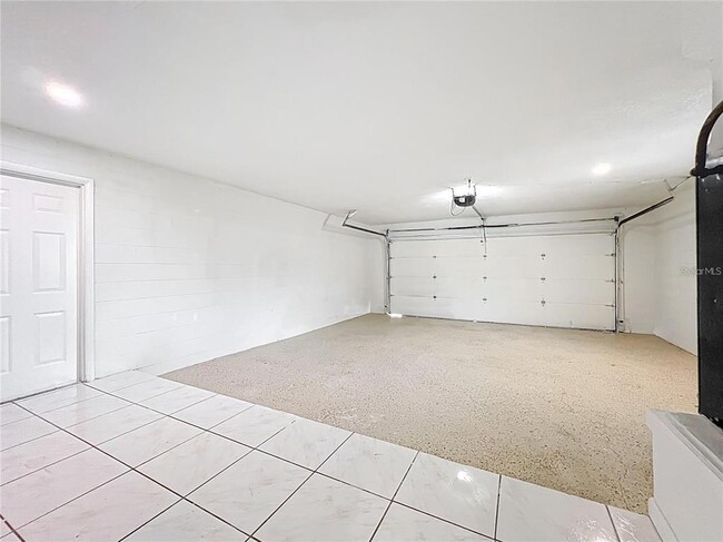 Building Photo - 8676 Hillside Dr