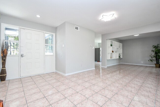 Building Photo - 11414 Chariot Dr