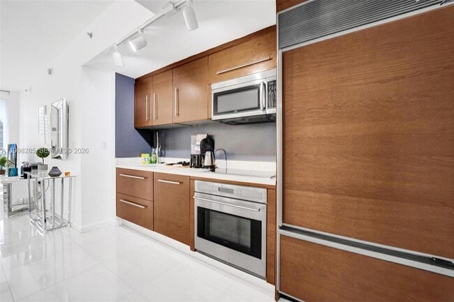 Building Photo - 475 Brickell Ave