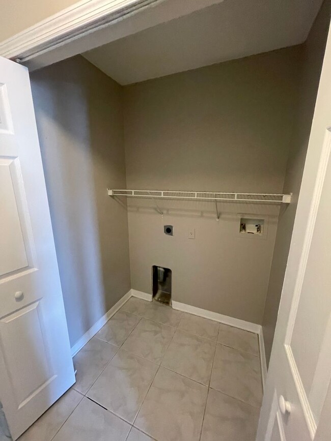 Building Photo - 3/2 Home In Deltona