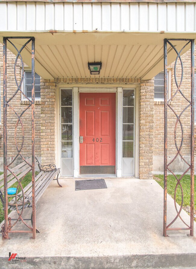 Building Photo - *MOVE IN SPECIAL $150 OFF 1ST MONTHS RENT*