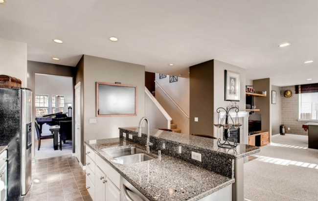 Building Photo - Beautiful 5 Bed 2.5 Bath Renton Home!