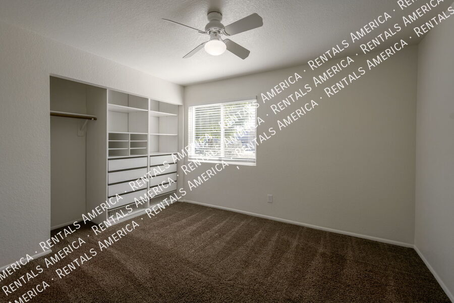Building Photo - 1530 E Whitten St