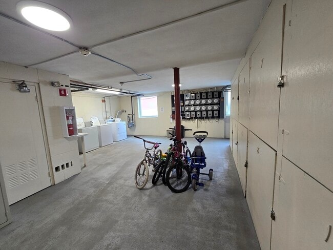 Building Photo - 194 Lincoln St