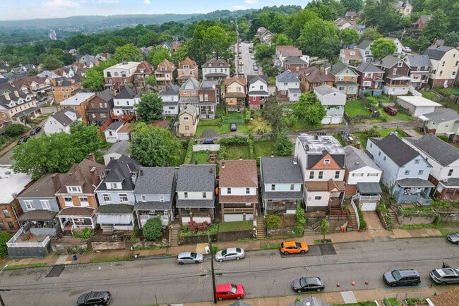 Building Photo - 2217 Hawthorne Ave