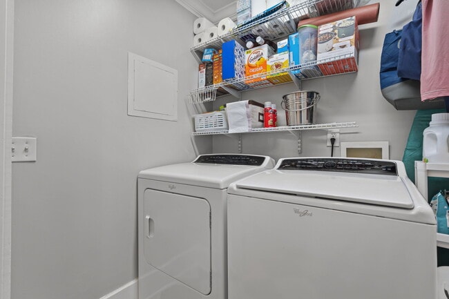 Building Photo - 2050 Midland Rd