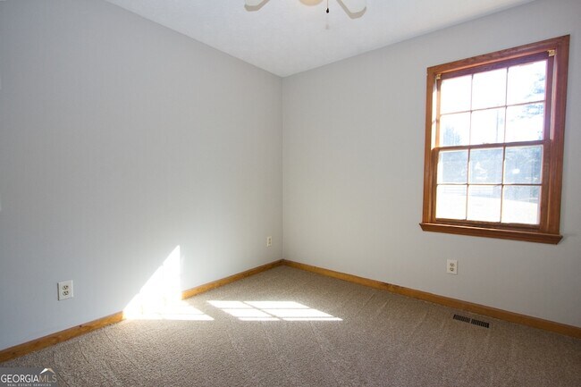 Building Photo - 2420 Green Rd