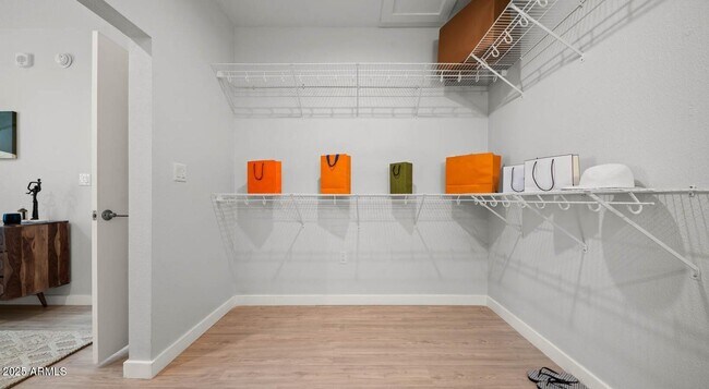 Building Photo - 6025 W Thomas Rd