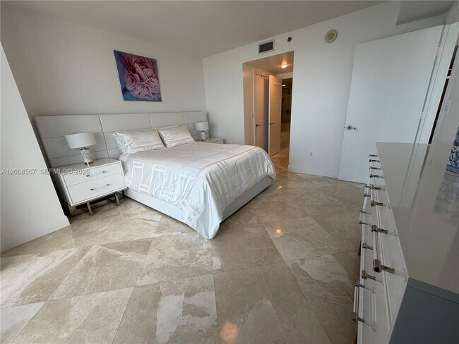 Building Photo - 50 Biscayne Blvd