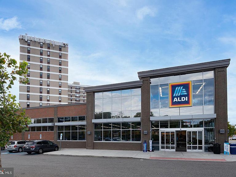 Aldi next to the building - 4600 Duke St