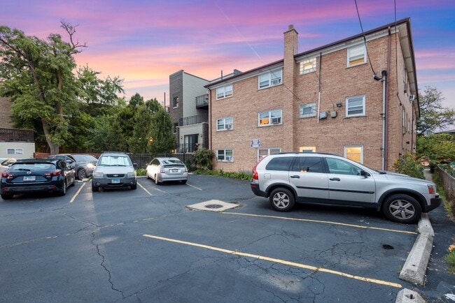 Building Photo - 4236 N Kedvale Ave