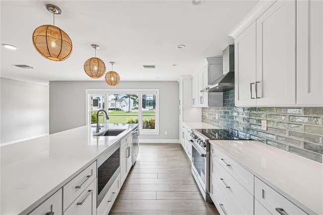Building Photo - 3800 Bayshore Blvd NE