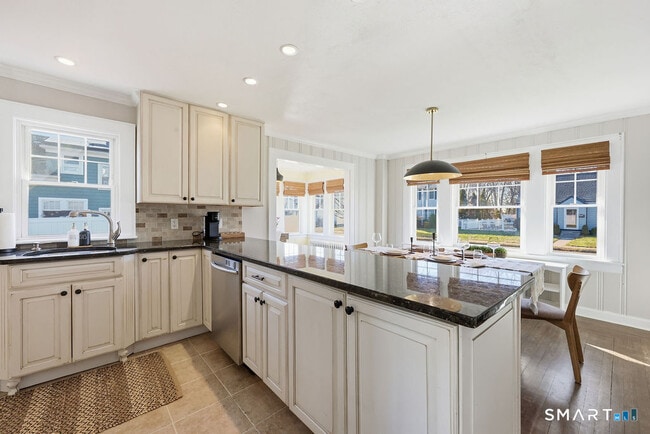 Building Photo - 82 Miller Ave