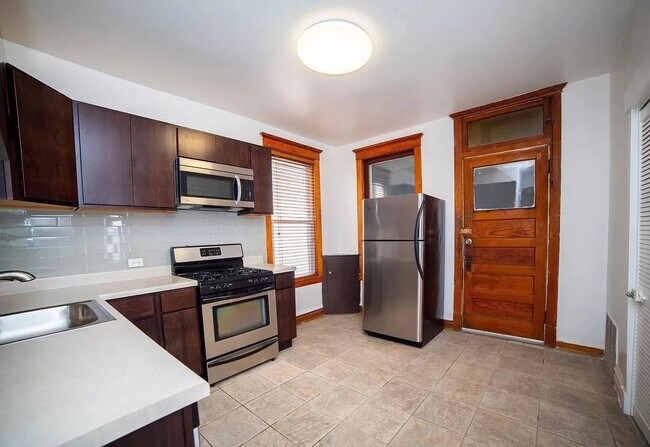 Building Photo - Humboldt Park Apartment