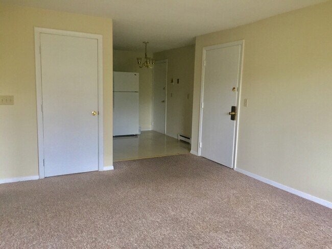 Building Photo - 28 Dinan Dr