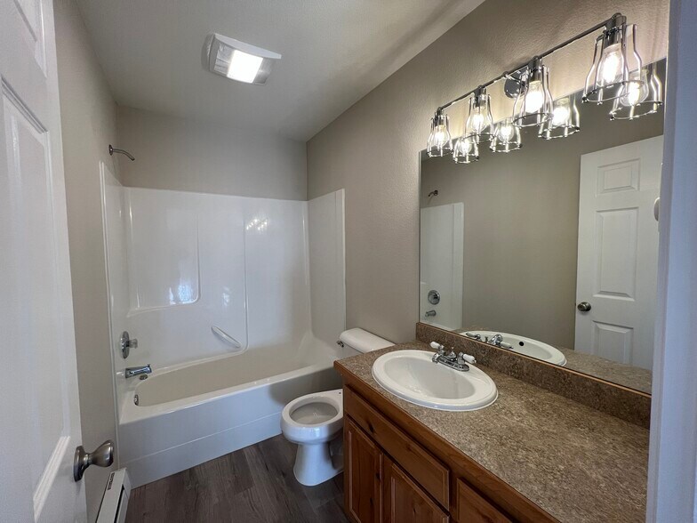 Building Photo - 288 Doran Ln