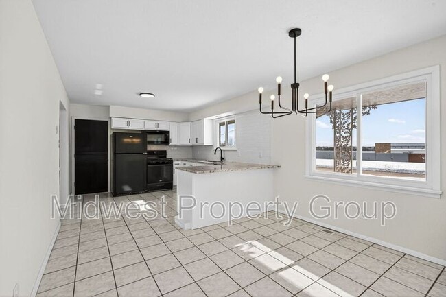 Building Photo - 5165 Westwood Dr