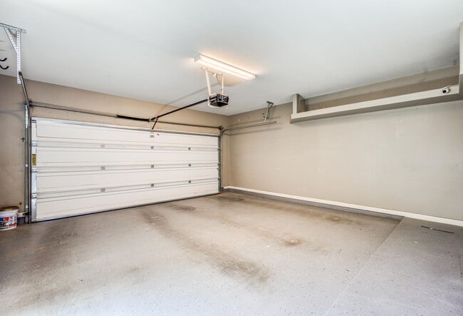 Building Photo - Eastside Beautiful 3 bed/2 baths for RENT