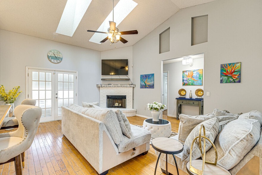 Building Photo - 4955 Southfork Ranch Dr