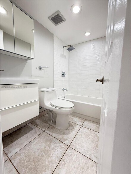 Building Photo - 2312 SW 81st Ave