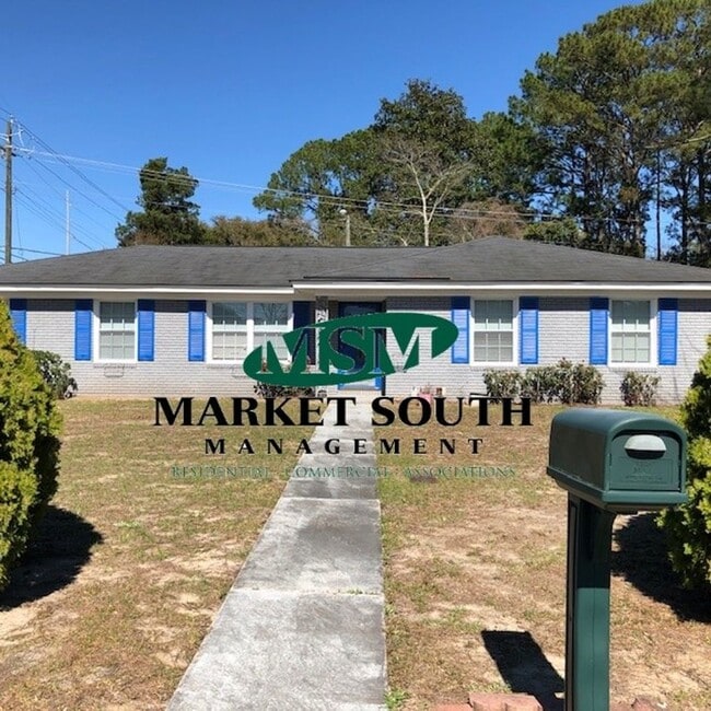 Primary Photo - ~~Convenient location on Savannah's Souths...