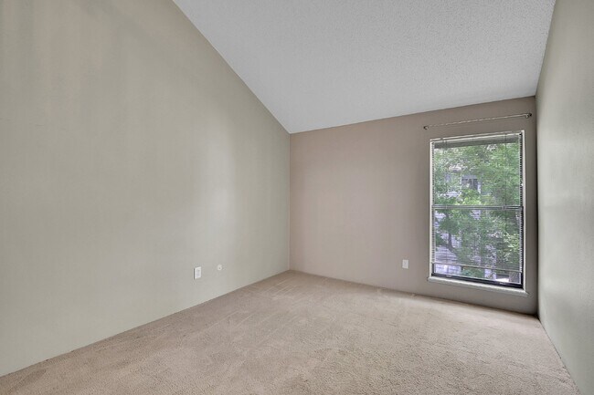 Building Photo - $1,900.00 - 2 Bedroom, 1 Bathroom, Condo i...