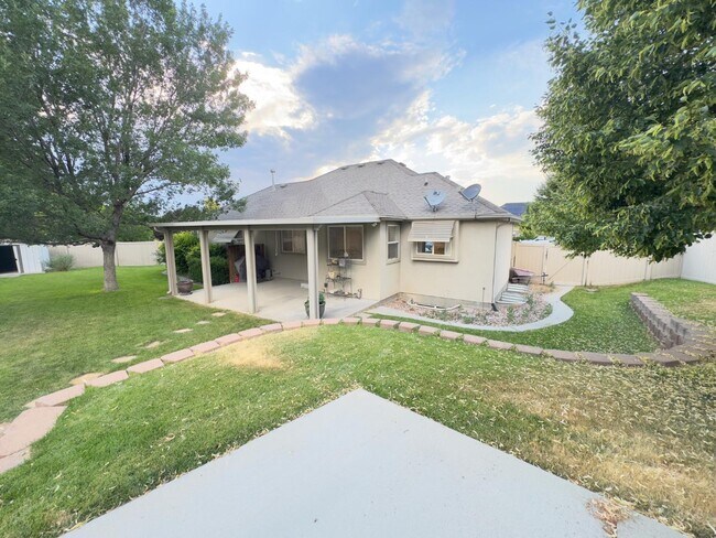 Building Photo - 207 S 50 W