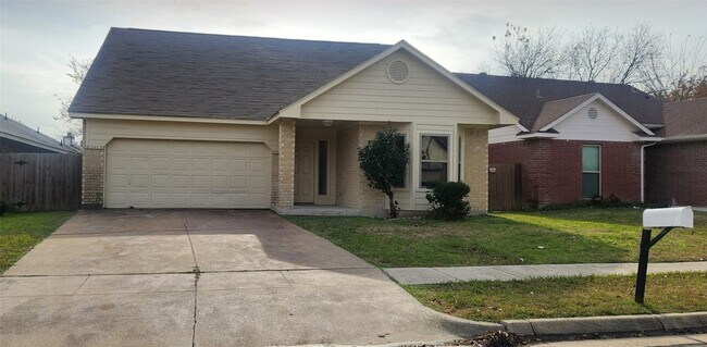 Building Photo - 802 Headwater Dr