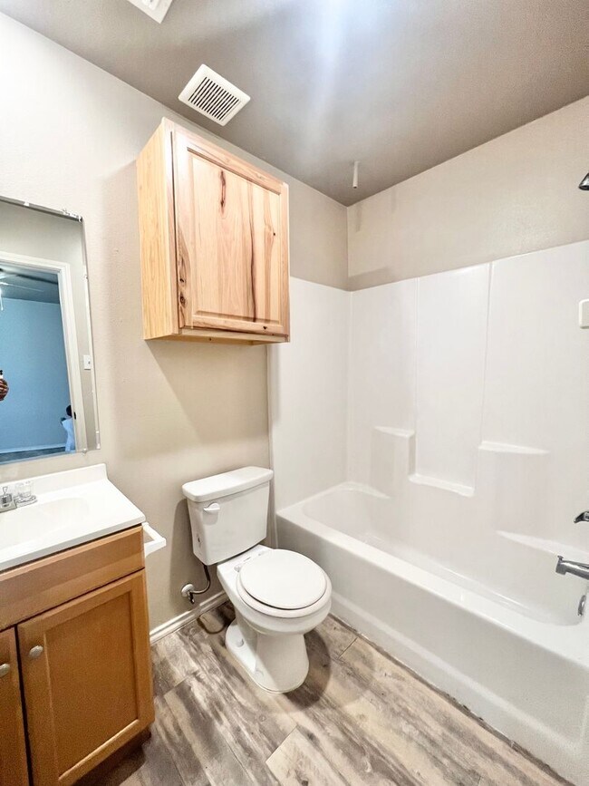 Building Photo - Modern, newer build, large backyard!
