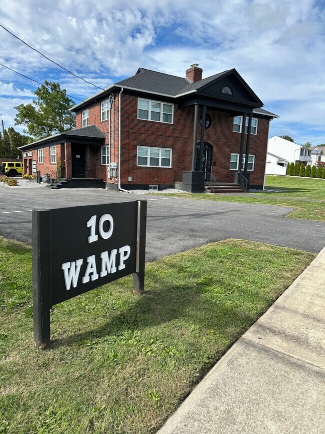 Building Photo - 10 Wampanoag Trl