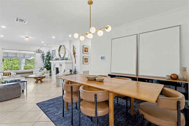 Building Photo - 818 NW 29th Ct