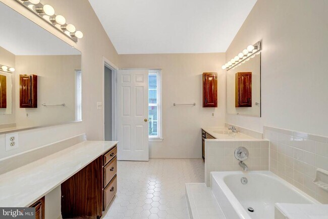 Building Photo - 5964 Norham Dr