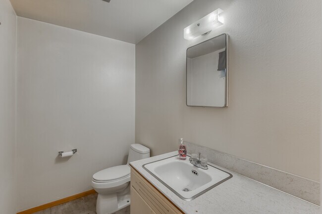 Building Photo - 6506 E Evergreen Blvd