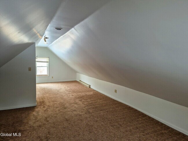 Building Photo - 524 Maple Ave