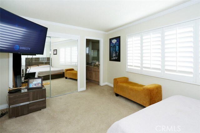 Building Photo - 1423 S Beverly Glen Blvd