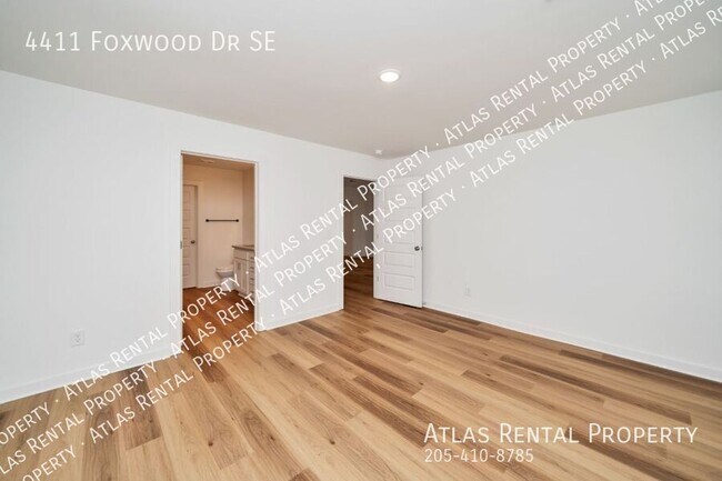 Building Photo - 4411 Foxwood Dr SE