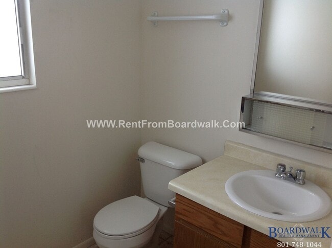 Building Photo - Spacious 2 Bed 2 Bath Magna Duplex With Pr...