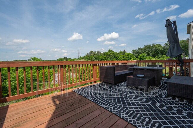 Building Photo - 367 Ontario Dr